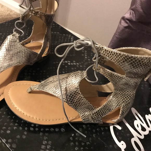 Ankle sandals - Picture 2 of 3